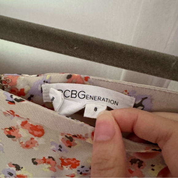 BCBGeneration Chiffon Floral Mini Skirt Above Knee Sz 8 Beige w. Orange Flowers - Picture 4 of 5